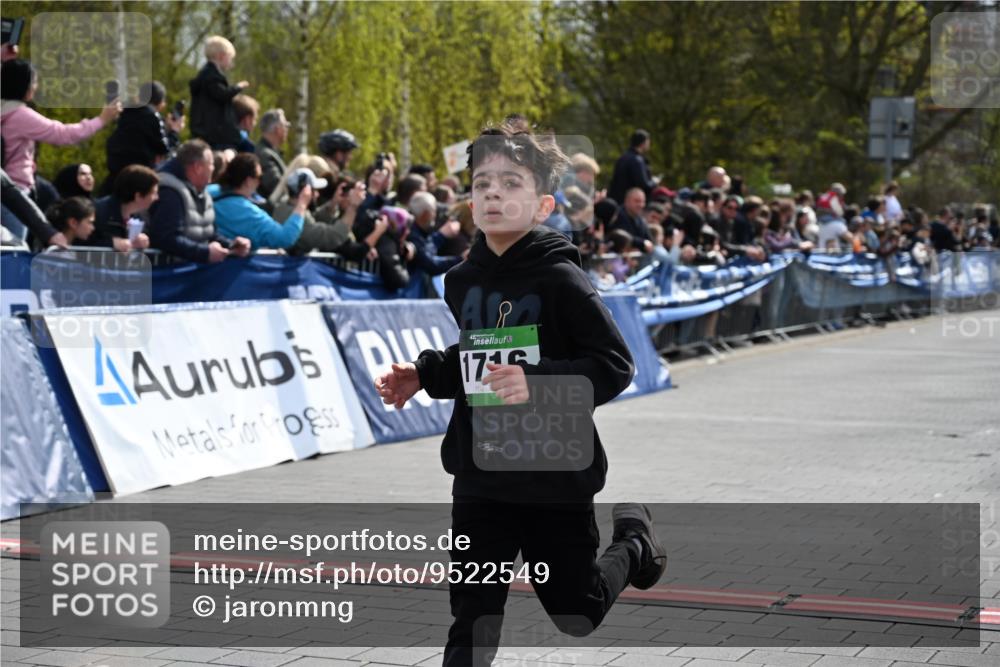 12.04.2026 - 45. Internationalen Wilhelmsburger Insellauf J. Mangold http://msf.ph/oto/9522549 12.04.2026 14:33:55 Ziel 1716, 1704 meine-sportfotos.de
