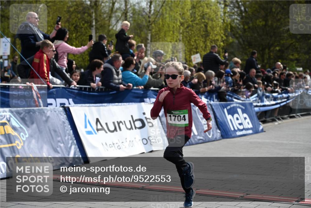 12.04.2026 - 45. Internationalen Wilhelmsburger Insellauf J. Mangold http://msf.ph/oto/9522553 12.04.2026 14:33:58 Ziel 1716, 1704, 669, 290, 120 meine-sportfotos.de