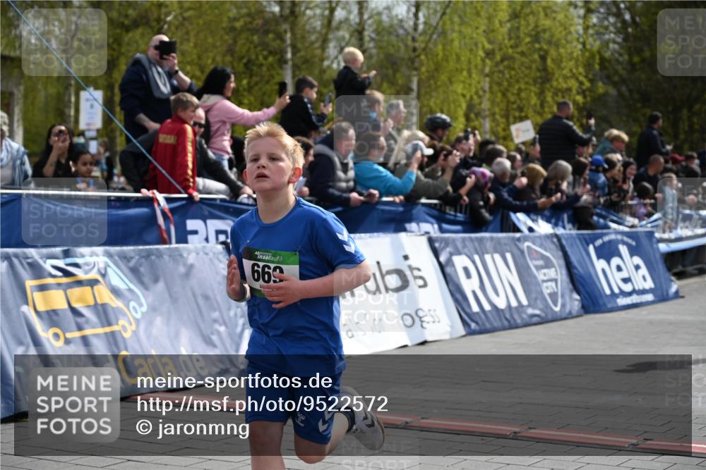 12.04.2026 - 45. Internationalen Wilhelmsburger Insellauf J. Mangold http://msf.ph/oto/9522572 12.04.2026 14:34:01 Ziel 1704, 669, 290, 120 meine-sportfotos.de