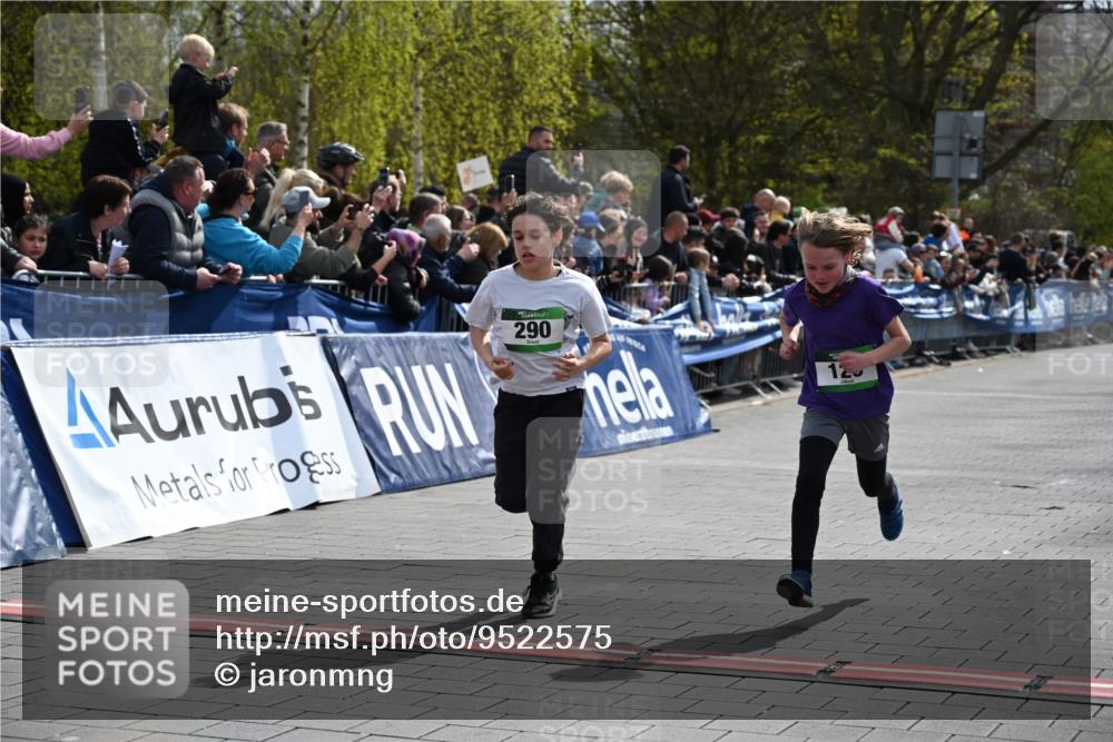 12.04.2026 - 45. Internationalen Wilhelmsburger Insellauf J. Mangold http://msf.ph/oto/9522575 12.04.2026 14:34:02 Ziel 1704, 669, 290, 120, 1065 meine-sportfotos.de