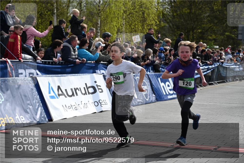 12.04.2026 - 45. Internationalen Wilhelmsburger Insellauf J. Mangold http://msf.ph/oto/9522579 12.04.2026 14:34:03 Ziel 669, 290, 120, 1065, 89, 5 meine-sportfotos.de