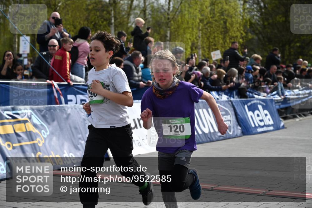 12.04.2026 - 45. Internationalen Wilhelmsburger Insellauf J. Mangold http://msf.ph/oto/9522585 12.04.2026 14:34:03 Ziel 669, 290, 120, 1065, 89, 5 meine-sportfotos.de