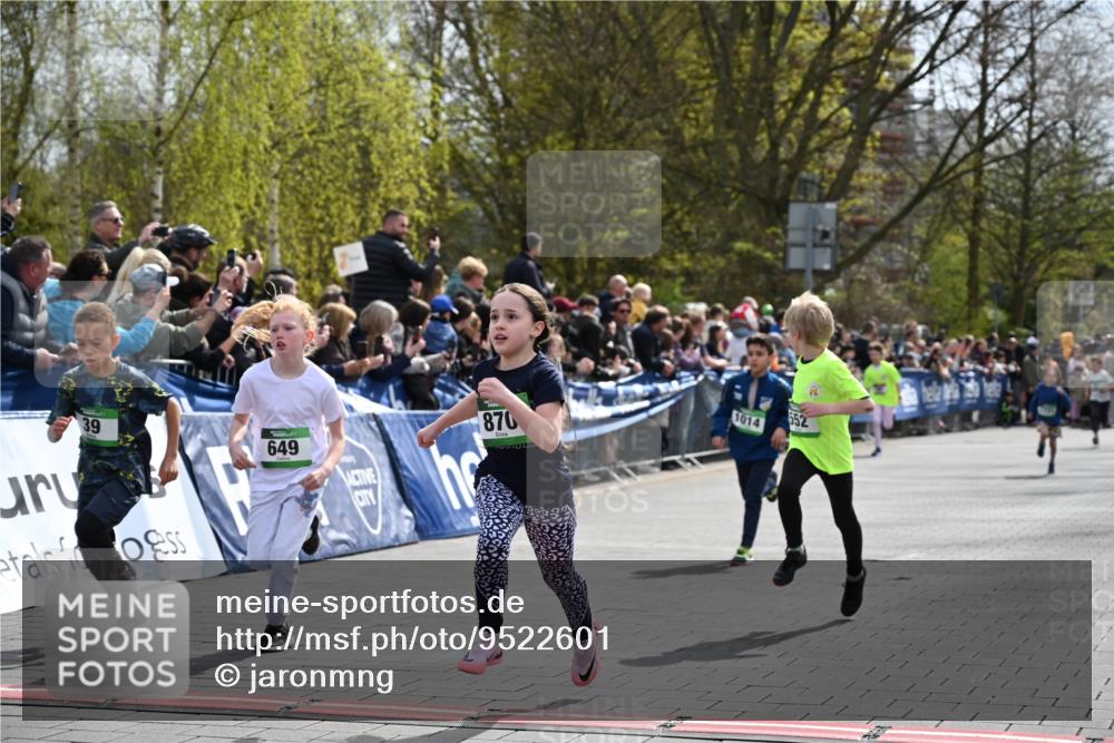 12.04.2026 - 45. Internationalen Wilhelmsburger Insellauf J. Mangold http://msf.ph/oto/9522601 12.04.2026 14:34:17 Ziel 676, 294, 870, 39, 649, 552, 1014 meine-sportfotos.de