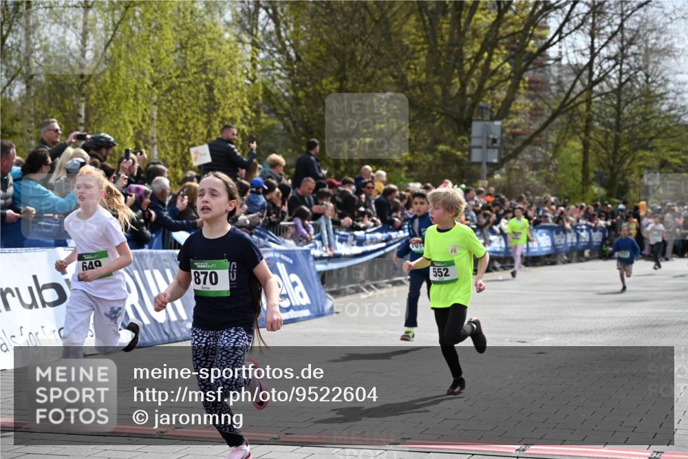 12.04.2026 - 45. Internationalen Wilhelmsburger Insellauf J. Mangold http://msf.ph/oto/9522604 12.04.2026 14:34:17 Ziel 676, 294, 870, 39, 649, 552, 1014 meine-sportfotos.de