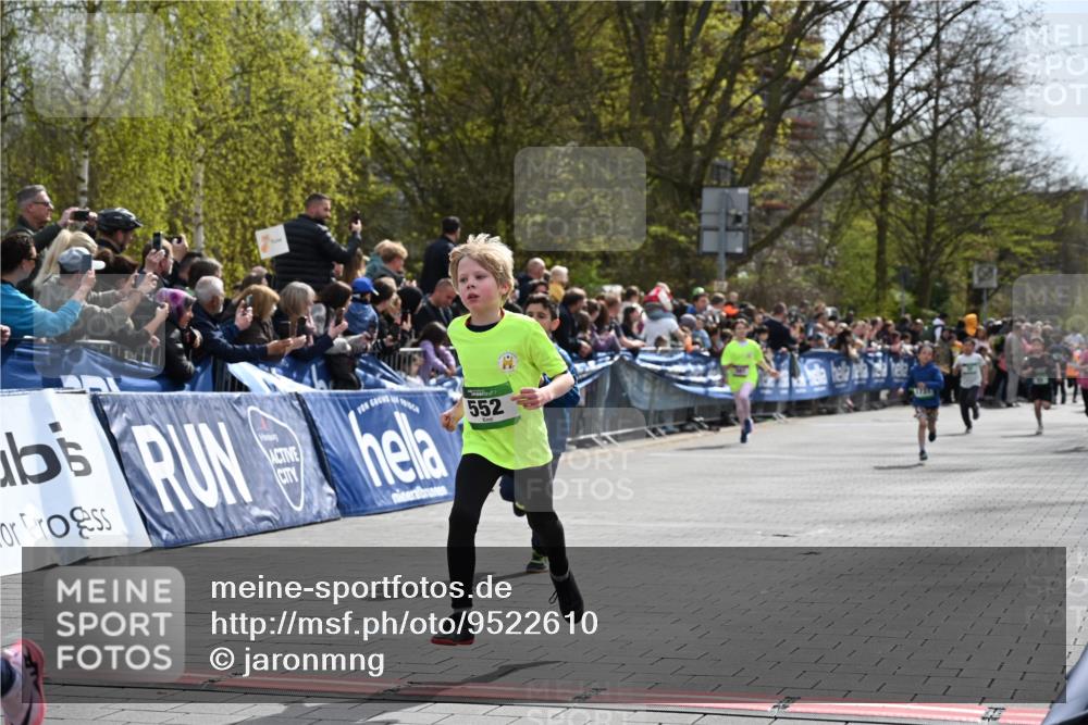 12.04.2026 - 45. Internationalen Wilhelmsburger Insellauf J. Mangold http://msf.ph/oto/9522610 12.04.2026 14:34:18 Ziel 294, 870, 39, 649, 552, 1014, 1731, 1722 meine-sportfotos.de