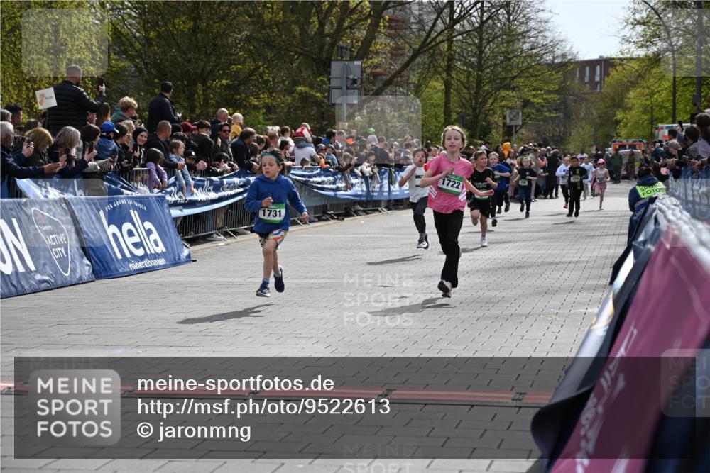 12.04.2026 - 45. Internationalen Wilhelmsburger Insellauf J. Mangold http://msf.ph/oto/9522613 12.04.2026 14:34:21 Ziel 870, 39, 649, 552, 1014, 1731, 1722, 32, 33 meine-sportfotos.de