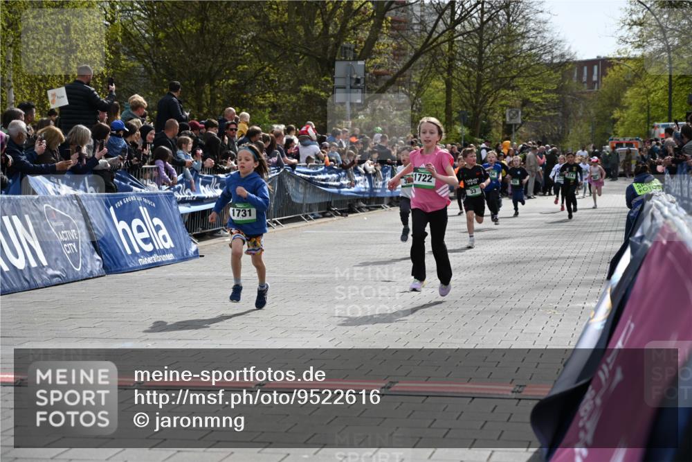 12.04.2026 - 45. Internationalen Wilhelmsburger Insellauf J. Mangold http://msf.ph/oto/9522616 12.04.2026 14:34:21 Ziel 870, 39, 649, 552, 1014, 1731, 1722, 32, 33 meine-sportfotos.de
