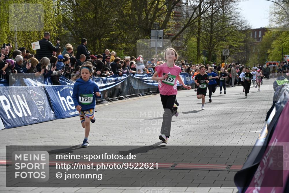 12.04.2026 - 45. Internationalen Wilhelmsburger Insellauf J. Mangold http://msf.ph/oto/9522621 12.04.2026 14:34:22 Ziel 552, 1014, 1731, 1722, 32, 33, 104 meine-sportfotos.de