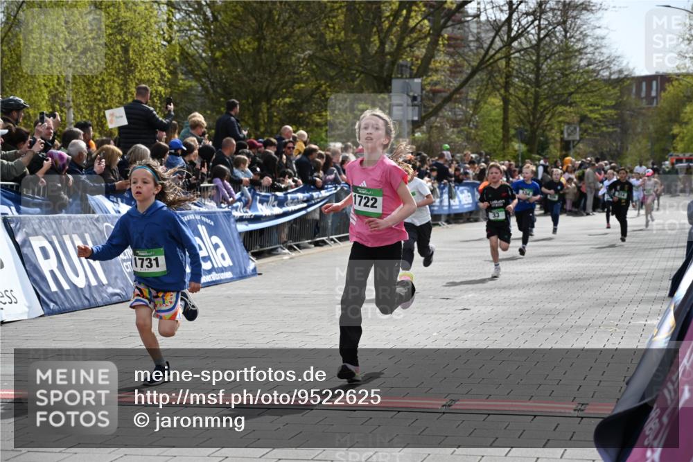 12.04.2026 - 45. Internationalen Wilhelmsburger Insellauf J. Mangold http://msf.ph/oto/9522625 12.04.2026 14:34:22 Ziel 552, 1014, 1731, 1722, 32, 33, 104 meine-sportfotos.de