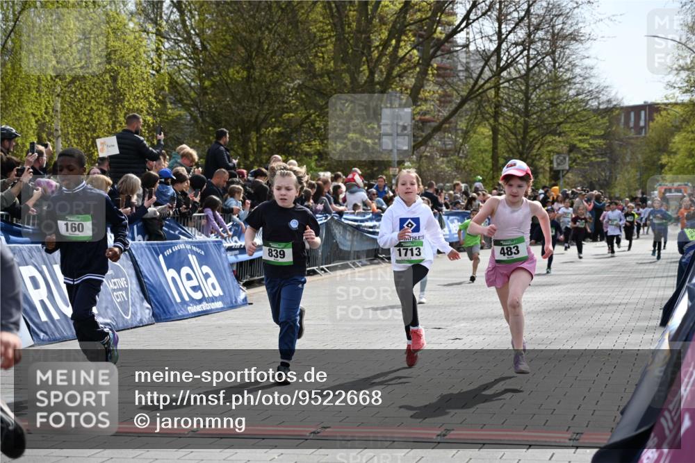 12.04.2026 - 45. Internationalen Wilhelmsburger Insellauf J. Mangold http://msf.ph/oto/9522668 12.04.2026 14:34:28 Ziel 32, 33, 104, 314, 1718, 160, 483, 839, 1713, 1723, 1730 meine-sportfotos.de