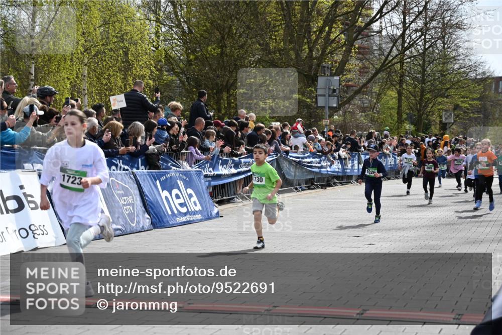 12.04.2026 - 45. Internationalen Wilhelmsburger Insellauf J. Mangold http://msf.ph/oto/9522691 12.04.2026 14:34:31 Ziel 314, 1718, 160, 483, 839, 1713, 1723, 1730, 115, 1026, 1712, 809 meine-sportfotos.de