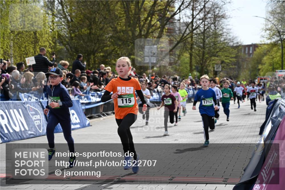 12.04.2026 - 45. Internationalen Wilhelmsburger Insellauf J. Mangold http://msf.ph/oto/9522707 12.04.2026 14:34:33 Ziel 1723, 1730, 115, 1026, 1712, 809, 27, 332, 305, 853, 28, 146, 841 meine-sportfotos.de