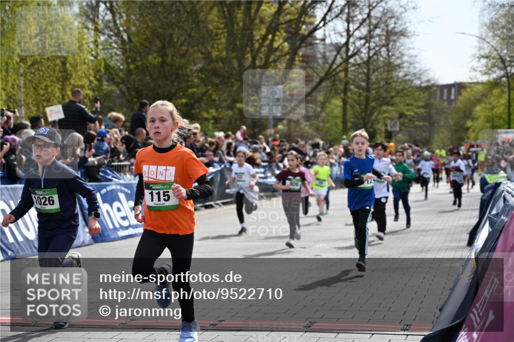 12.04.2026 - 45. Internationalen Wilhelmsburger Insellauf J. Mangold http://msf.ph/oto/9522710 12.04.2026 14:34:33 Ziel 1723, 1730, 115, 1026, 1712, 809, 27, 332, 305, 853, 28, 146, 841 meine-sportfotos.de
