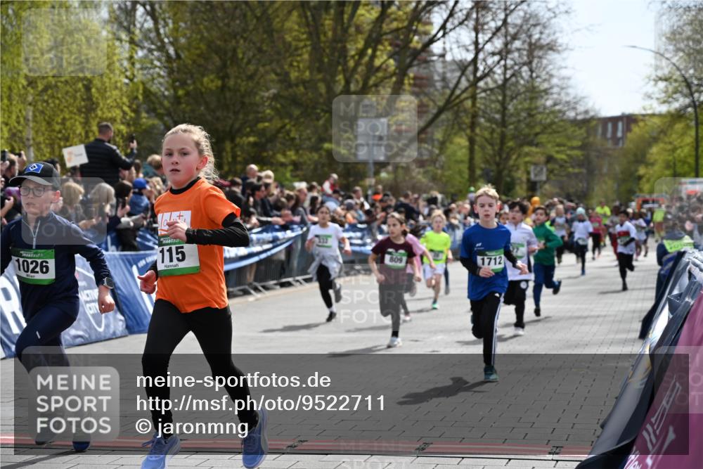 12.04.2026 - 45. Internationalen Wilhelmsburger Insellauf J. Mangold http://msf.ph/oto/9522711 12.04.2026 14:34:34 Ziel 1723, 1730, 115, 1026, 1712, 809, 27, 332, 305, 853, 28, 146, 841, 1076, 1711 meine-sportfotos.de