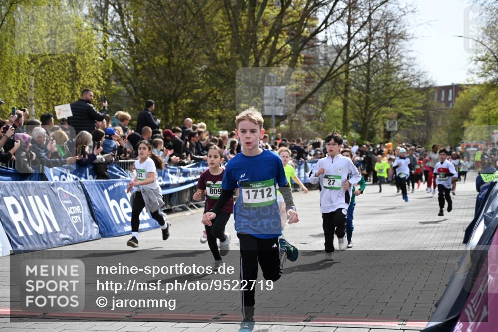 12.04.2026 - 45. Internationalen Wilhelmsburger Insellauf J. Mangold http://msf.ph/oto/9522719 12.04.2026 14:34:35 Ziel 1730, 115, 1026, 1712, 809, 27, 332, 305, 853, 28, 146, 841, 1076, 1711 meine-sportfotos.de