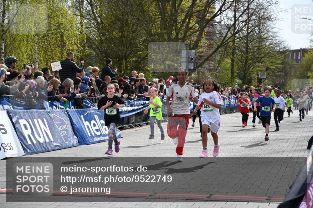 12.04.2026 - 45. Internationalen Wilhelmsburger Insellauf J. Mangold http://msf.ph/oto/9522749 12.04.2026 14:34:39 Ziel 809, 27, 332, 305, 853, 28, 146, 841, 1076, 1711, 443, 291, 144, 995, 590, 436, 110, 524 meine-sportfotos.de