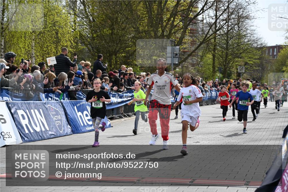 12.04.2026 - 45. Internationalen Wilhelmsburger Insellauf J. Mangold http://msf.ph/oto/9522750 12.04.2026 14:34:39 Ziel 809, 27, 332, 305, 853, 28, 146, 841, 1076, 1711, 443, 291, 144, 995, 590, 436, 110, 524 meine-sportfotos.de