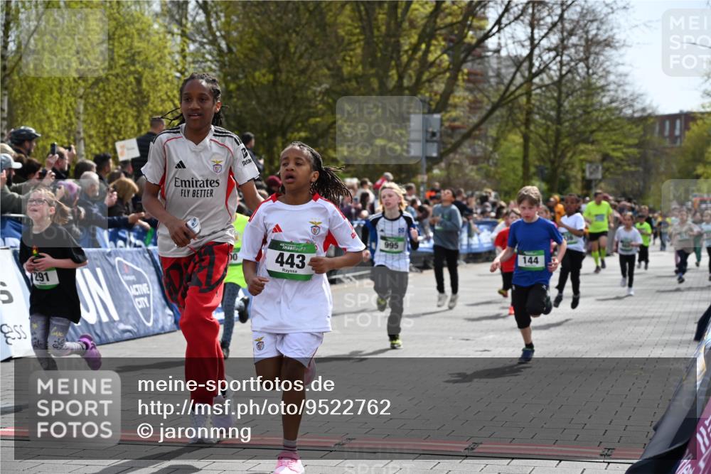12.04.2026 - 45. Internationalen Wilhelmsburger Insellauf J. Mangold http://msf.ph/oto/9522762 12.04.2026 14:34:40 Ziel 27, 332, 305, 853, 28, 146, 841, 1076, 1711, 443, 291, 144, 995, 590, 436, 110, 524, 660, 843, 815, 423 meine-sportfotos.de