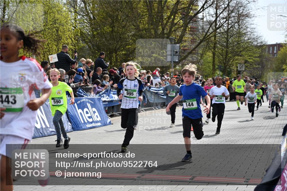 12.04.2026 - 45. Internationalen Wilhelmsburger Insellauf J. Mangold http://msf.ph/oto/9522764 12.04.2026 14:34:41 Ziel 146, 841, 1076, 1711, 443, 291, 144, 995, 590, 436, 110, 524, 660, 843, 815, 423, 16, 837, 311 meine-sportfotos.de