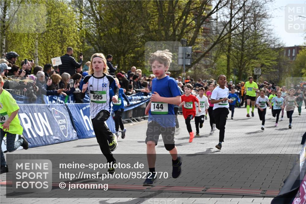 12.04.2026 - 45. Internationalen Wilhelmsburger Insellauf J. Mangold http://msf.ph/oto/9522770 12.04.2026 14:34:41 Ziel 146, 841, 1076, 1711, 443, 291, 144, 995, 590, 436, 110, 524, 660, 843, 815, 423, 16, 837, 311 meine-sportfotos.de