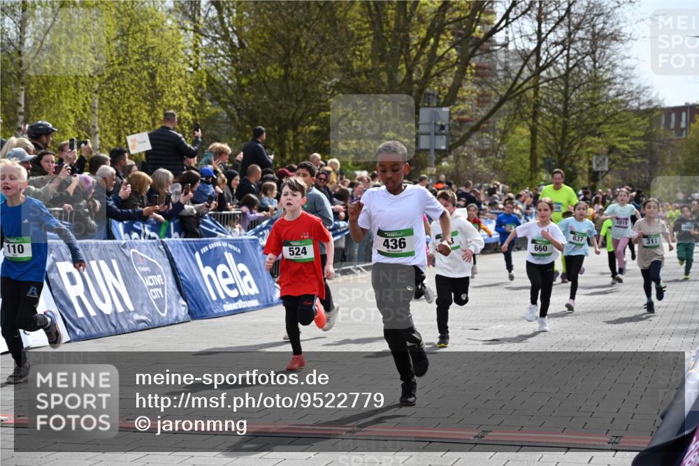 12.04.2026 - 45. Internationalen Wilhelmsburger Insellauf J. Mangold http://msf.ph/oto/9522779 12.04.2026 14:34:43 Ziel 443, 291, 144, 995, 590, 436, 110, 524, 660, 843, 815, 423, 16, 837, 311, 589, 808, 1720 meine-sportfotos.de