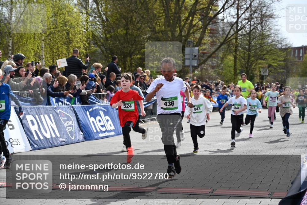 12.04.2026 - 45. Internationalen Wilhelmsburger Insellauf J. Mangold http://msf.ph/oto/9522780 12.04.2026 14:34:43 Ziel 443, 291, 144, 995, 590, 436, 110, 524, 660, 843, 815, 423, 16, 837, 311, 589, 808, 1720 meine-sportfotos.de