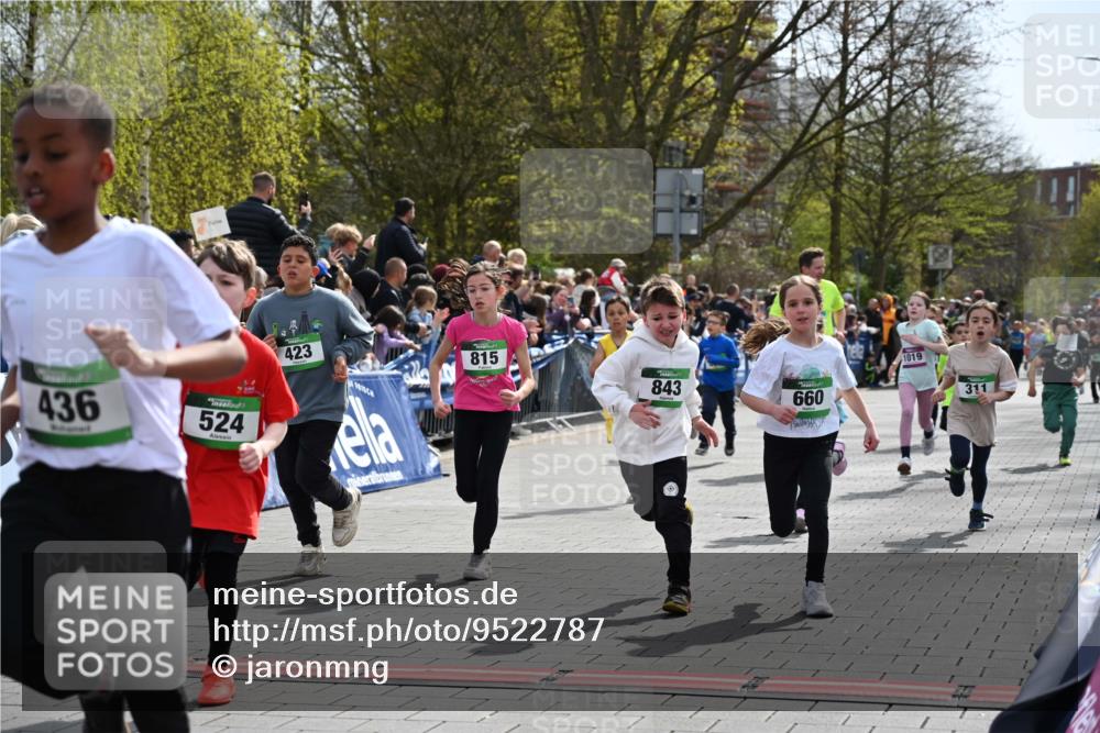 12.04.2026 - 45. Internationalen Wilhelmsburger Insellauf J. Mangold http://msf.ph/oto/9522787 12.04.2026 14:34:44 Ziel 443, 291, 144, 995, 590, 436, 110, 524, 660, 843, 815, 423, 16, 837, 311, 589, 808, 1720 meine-sportfotos.de
