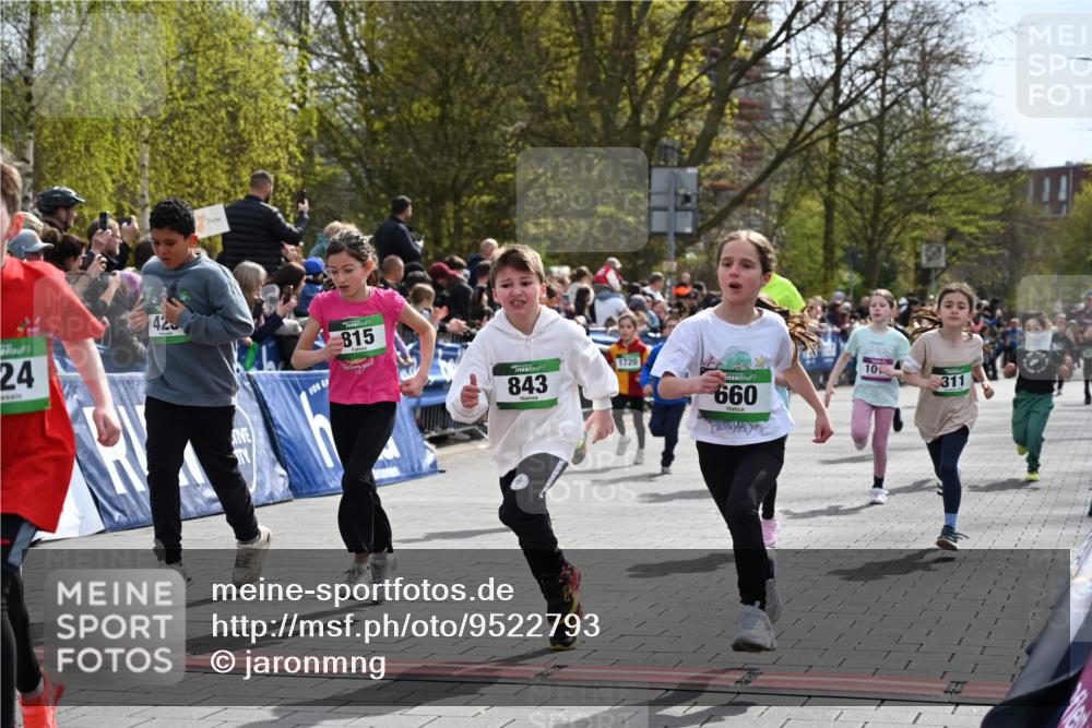 12.04.2026 - 45. Internationalen Wilhelmsburger Insellauf J. Mangold http://msf.ph/oto/9522793 12.04.2026 14:34:44 Ziel 443, 291, 144, 995, 590, 436, 110, 524, 660, 843, 815, 423, 16, 837, 311, 589, 808, 1720 meine-sportfotos.de