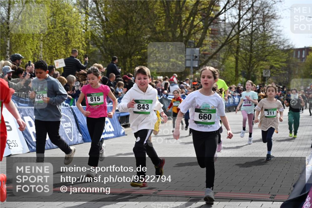 12.04.2026 - 45. Internationalen Wilhelmsburger Insellauf J. Mangold http://msf.ph/oto/9522794 12.04.2026 14:34:44 Ziel 443, 291, 144, 995, 590, 436, 110, 524, 660, 843, 815, 423, 16, 837, 311, 589, 808, 1720 meine-sportfotos.de