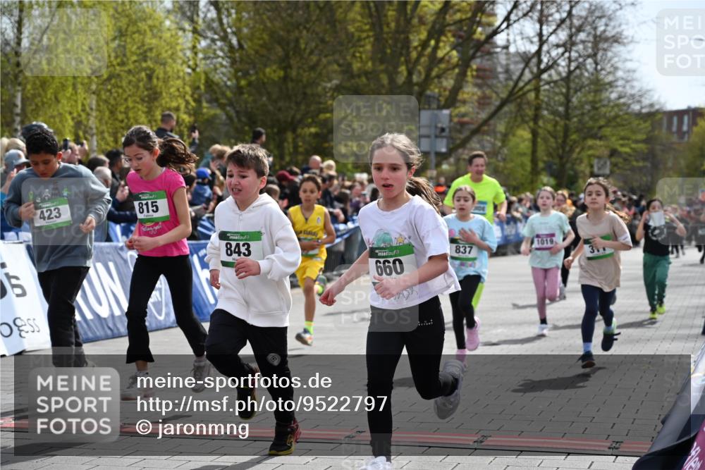 12.04.2026 - 45. Internationalen Wilhelmsburger Insellauf J. Mangold http://msf.ph/oto/9522797 12.04.2026 14:34:44 Ziel 443, 291, 144, 995, 590, 436, 110, 524, 660, 843, 815, 423, 16, 837, 311, 589, 808, 1720 meine-sportfotos.de
