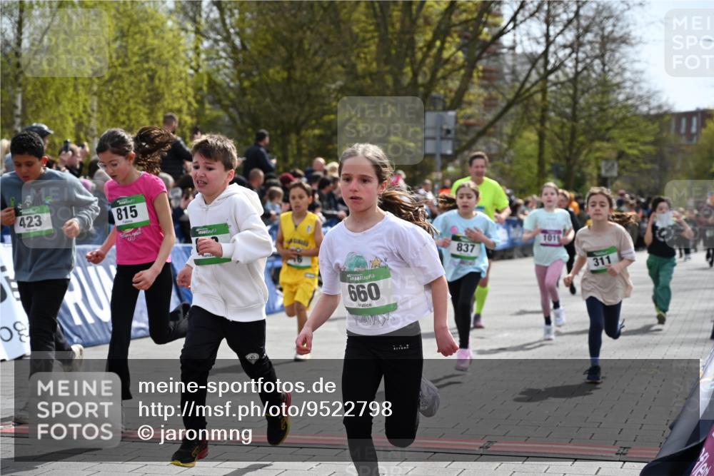 12.04.2026 - 45. Internationalen Wilhelmsburger Insellauf J. Mangold http://msf.ph/oto/9522798 12.04.2026 14:34:45 Ziel 291, 144, 995, 590, 436, 110, 524, 660, 843, 815, 423, 16, 837, 311, 589, 808, 1720 meine-sportfotos.de