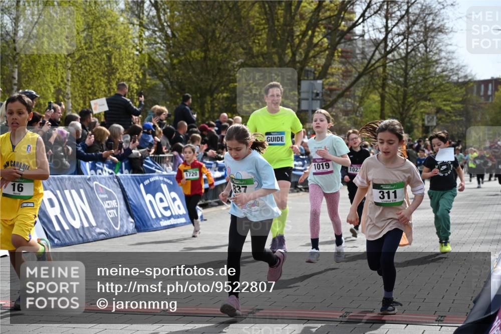 12.04.2026 - 45. Internationalen Wilhelmsburger Insellauf J. Mangold http://msf.ph/oto/9522807 12.04.2026 14:34:46 Ziel 436, 110, 524, 660, 843, 815, 423, 16, 837, 311, 589, 808, 1720, 538 meine-sportfotos.de