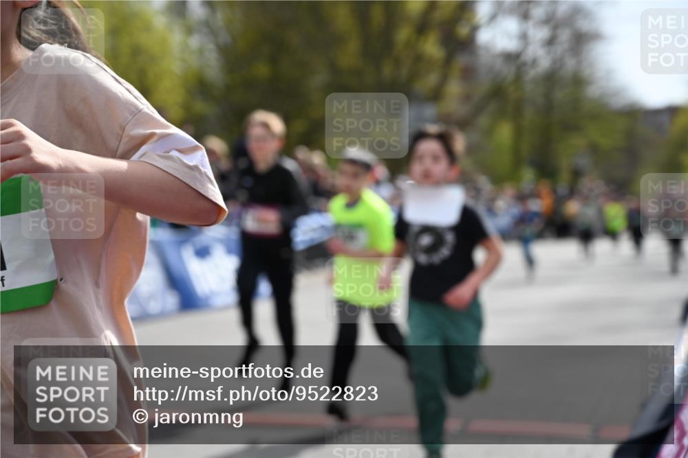 12.04.2026 - 45. Internationalen Wilhelmsburger Insellauf J. Mangold http://msf.ph/oto/9522823 12.04.2026 14:34:47 Ziel 110, 524, 660, 843, 815, 423, 16, 837, 311, 589, 808, 1720, 538, 40, 303 meine-sportfotos.de