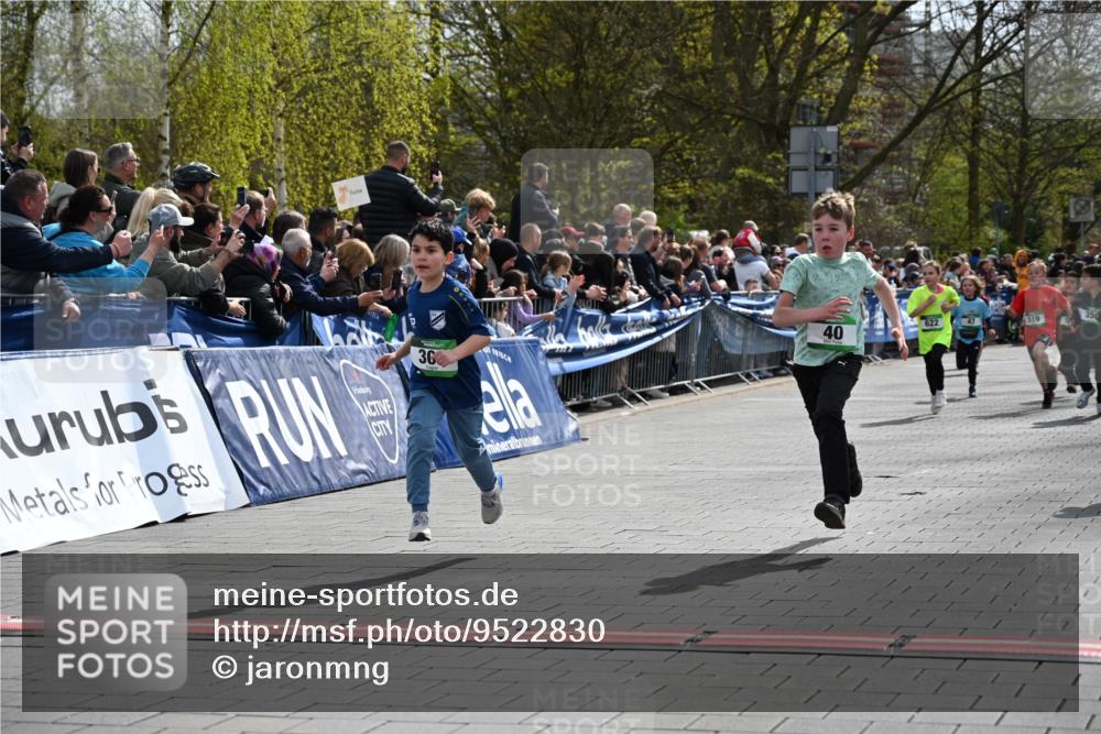 12.04.2026 - 45. Internationalen Wilhelmsburger Insellauf J. Mangold http://msf.ph/oto/9522830 12.04.2026 14:34:51 Ziel 589, 808, 1720, 538, 40, 303, 993, 519, 999, 622, 471, 356, 47 meine-sportfotos.de