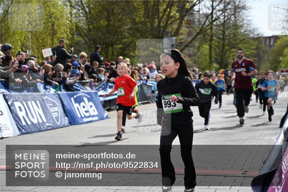 12.04.2026 - 45. Internationalen Wilhelmsburger Insellauf J. Mangold http://msf.ph/oto/9522834 12.04.2026 14:34:53 Ziel 538, 40, 303, 993, 519, 999, 622, 471, 356, 47, 1021, 485, 489, 1016, 122, 476, 472 meine-sportfotos.de