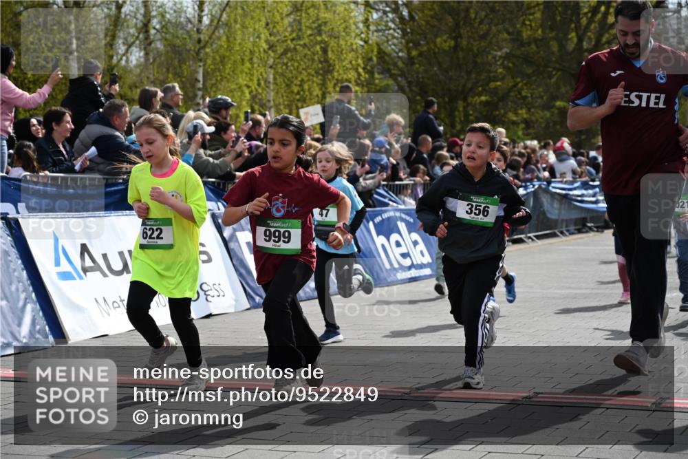 12.04.2026 - 45. Internationalen Wilhelmsburger Insellauf J. Mangold http://msf.ph/oto/9522849 12.04.2026 14:34:55 Ziel 40, 303, 993, 519, 999, 622, 471, 356, 47, 1021, 485, 489, 1016, 122, 476, 472, 575, 287, 326 meine-sportfotos.de
