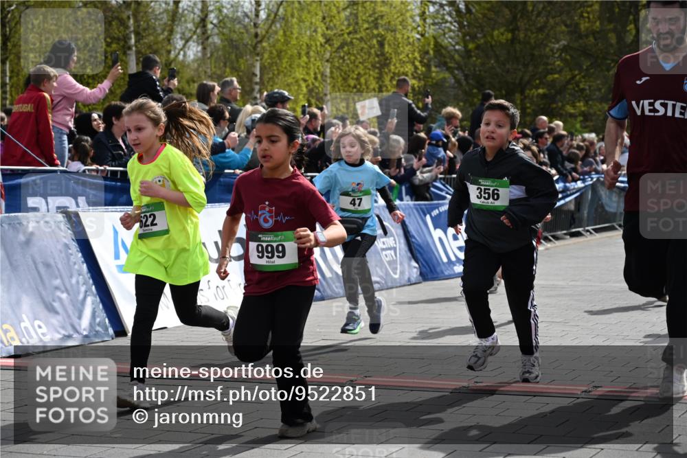 12.04.2026 - 45. Internationalen Wilhelmsburger Insellauf J. Mangold http://msf.ph/oto/9522851 12.04.2026 14:34:55 Ziel 40, 303, 993, 519, 999, 622, 471, 356, 47, 1021, 485, 489, 1016, 122, 476, 472, 575, 287, 326 meine-sportfotos.de