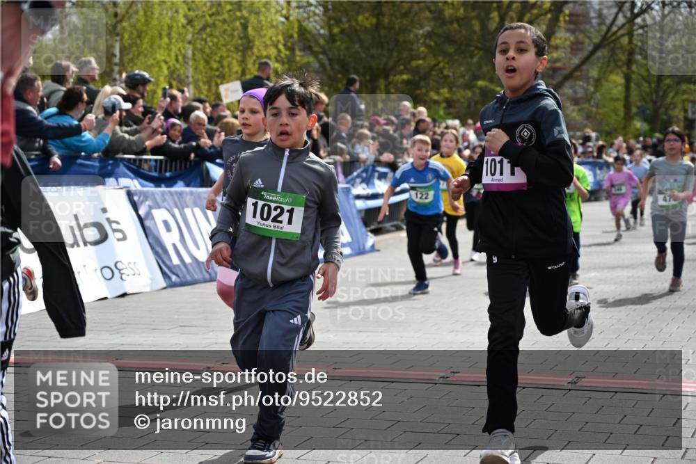 12.04.2026 - 45. Internationalen Wilhelmsburger Insellauf J. Mangold http://msf.ph/oto/9522852 12.04.2026 14:34:57 Ziel 519, 999, 622, 471, 356, 47, 1021, 485, 489, 1016, 122, 476, 472, 575, 287, 326, 464, 1706, 346, 1726, 556, 840 meine-sportfotos.de