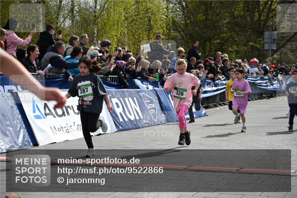 12.04.2026 - 45. Internationalen Wilhelmsburger Insellauf J. Mangold http://msf.ph/oto/9522866 12.04.2026 14:34:59 Ziel 622, 471, 356, 47, 1021, 485, 489, 1016, 122, 476, 472, 575, 287, 326, 464, 1706, 346, 1726, 556, 840, 864, 288, 1725, 550, 527 meine-sportfotos.de