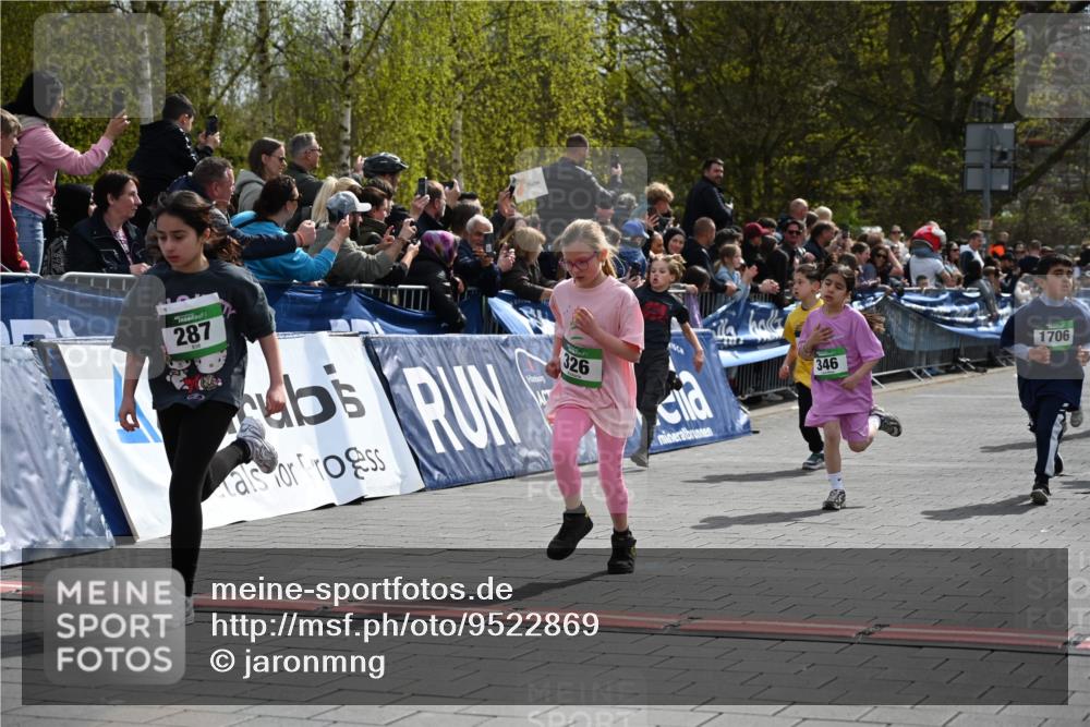 12.04.2026 - 45. Internationalen Wilhelmsburger Insellauf J. Mangold http://msf.ph/oto/9522869 12.04.2026 14:34:59 Ziel 622, 471, 356, 47, 1021, 485, 489, 1016, 122, 476, 472, 575, 287, 326, 464, 1706, 346, 1726, 556, 840, 864, 288, 1725, 550, 527 meine-sportfotos.de