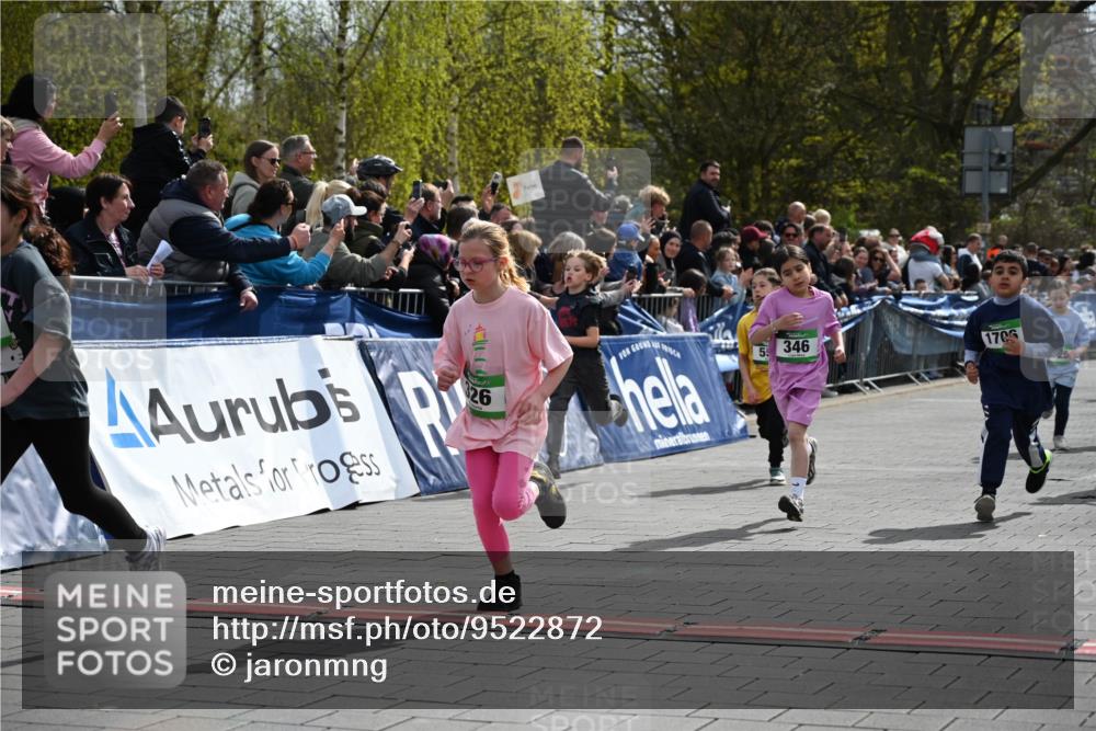 12.04.2026 - 45. Internationalen Wilhelmsburger Insellauf J. Mangold http://msf.ph/oto/9522872 12.04.2026 14:34:59 Ziel 622, 471, 356, 47, 1021, 485, 489, 1016, 122, 476, 472, 575, 287, 326, 464, 1706, 346, 1726, 556, 840, 864, 288, 1725, 550, 527 meine-sportfotos.de