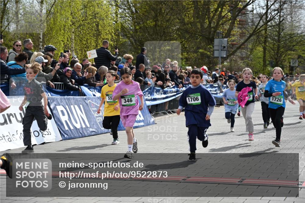 12.04.2026 - 45. Internationalen Wilhelmsburger Insellauf J. Mangold http://msf.ph/oto/9522873 12.04.2026 14:35:00 Ziel 1021, 485, 489, 1016, 122, 476, 472, 575, 287, 326, 464, 1706, 346, 1726, 556, 840, 864, 288, 1725, 550, 527, 1721, 616, 816 meine-sportfotos.de