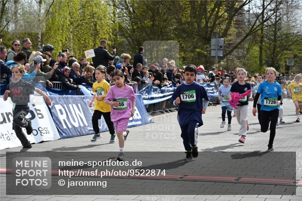 12.04.2026 - 45. Internationalen Wilhelmsburger Insellauf J. Mangold http://msf.ph/oto/9522874 12.04.2026 14:35:00 Ziel 1021, 485, 489, 1016, 122, 476, 472, 575, 287, 326, 464, 1706, 346, 1726, 556, 840, 864, 288, 1725, 550, 527, 1721, 616, 816 meine-sportfotos.de