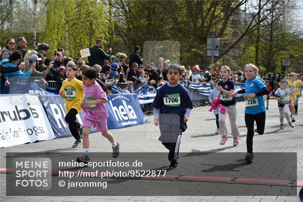 12.04.2026 - 45. Internationalen Wilhelmsburger Insellauf J. Mangold http://msf.ph/oto/9522877 12.04.2026 14:35:00 Ziel 1021, 485, 489, 1016, 122, 476, 472, 575, 287, 326, 464, 1706, 346, 1726, 556, 840, 864, 288, 1725, 550, 527, 1721, 616, 816 meine-sportfotos.de