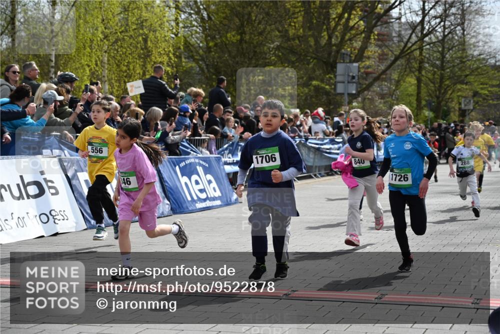 12.04.2026 - 45. Internationalen Wilhelmsburger Insellauf J. Mangold http://msf.ph/oto/9522878 12.04.2026 14:35:00 Ziel 1021, 485, 489, 1016, 122, 476, 472, 575, 287, 326, 464, 1706, 346, 1726, 556, 840, 864, 288, 1725, 550, 527, 1721, 616, 816 meine-sportfotos.de