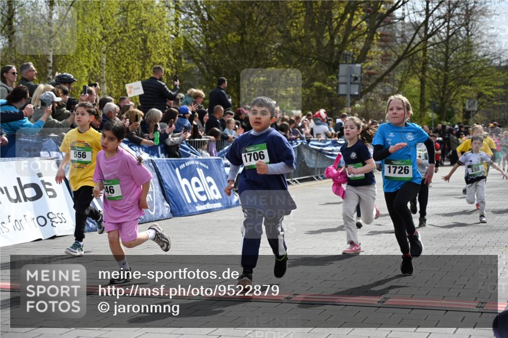 12.04.2026 - 45. Internationalen Wilhelmsburger Insellauf J. Mangold http://msf.ph/oto/9522879 12.04.2026 14:35:00 Ziel 1021, 485, 489, 1016, 122, 476, 472, 575, 287, 326, 464, 1706, 346, 1726, 556, 840, 864, 288, 1725, 550, 527, 1721, 616, 816 meine-sportfotos.de
