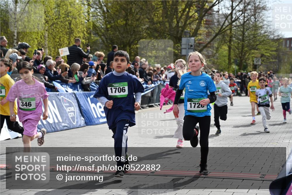 12.04.2026 - 45. Internationalen Wilhelmsburger Insellauf J. Mangold http://msf.ph/oto/9522882 12.04.2026 14:35:01 Ziel 122, 476, 472, 575, 287, 326, 464, 1706, 346, 1726, 556, 840, 864, 288, 1725, 550, 527, 1721, 616, 816 meine-sportfotos.de
