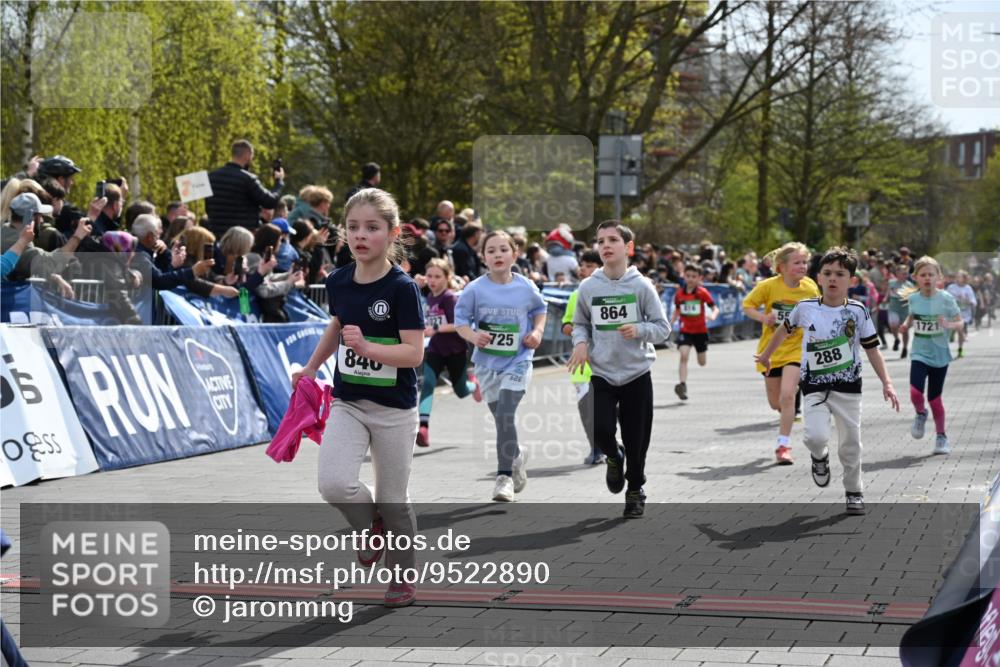 12.04.2026 - 45. Internationalen Wilhelmsburger Insellauf J. Mangold http://msf.ph/oto/9522890 12.04.2026 14:35:02 Ziel 575, 287, 326, 464, 1706, 346, 1726, 556, 840, 864, 288, 1725, 550, 527, 1721, 616, 816 meine-sportfotos.de
