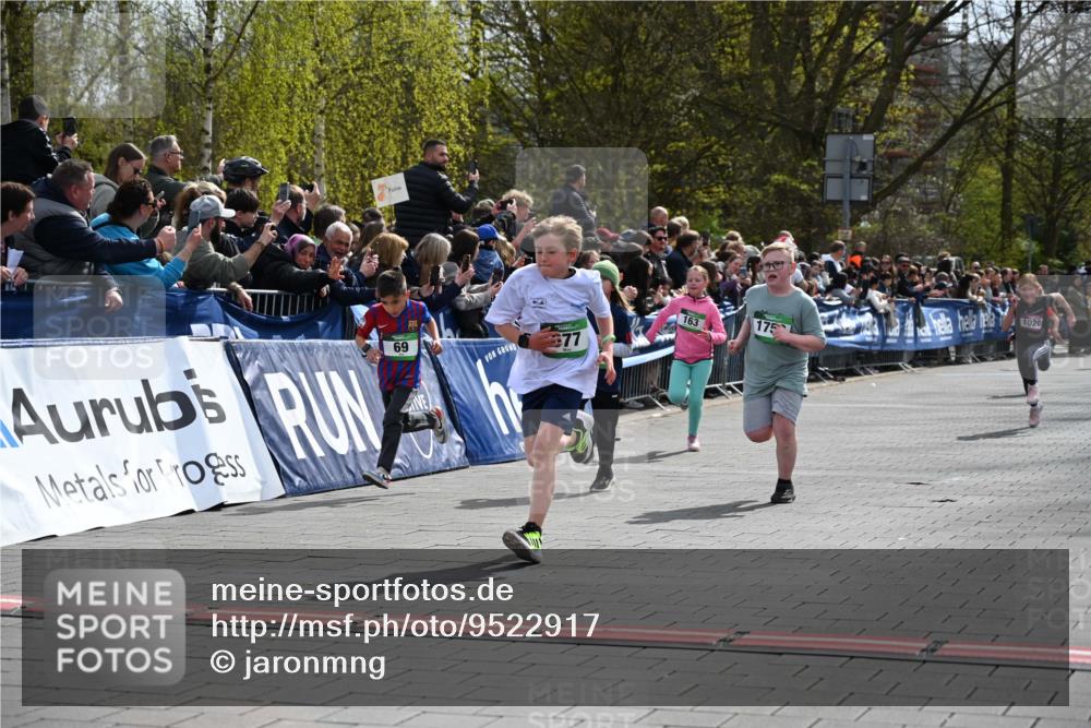12.04.2026 - 45. Internationalen Wilhelmsburger Insellauf J. Mangold http://msf.ph/oto/9522917 12.04.2026 14:35:07 Ziel 550, 527, 1721, 616, 816, 677, 69, 470, 1750, 163, 166 meine-sportfotos.de
