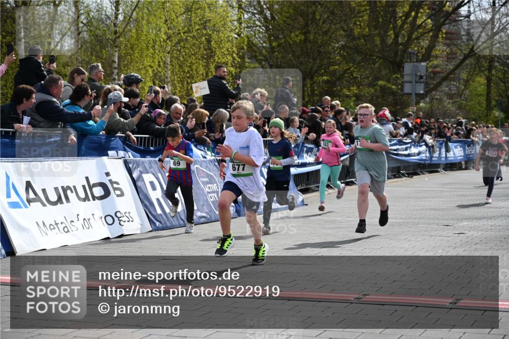 12.04.2026 - 45. Internationalen Wilhelmsburger Insellauf J. Mangold http://msf.ph/oto/9522919 12.04.2026 14:35:07 Ziel 550, 527, 1721, 616, 816, 677, 69, 470, 1750, 163, 166 meine-sportfotos.de